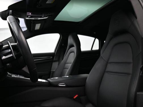 2023 Porsche Panamera 4 Platinum Edition