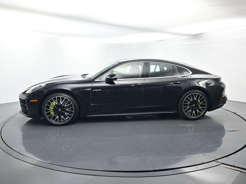 Jet Black Metallic 2026 Porsche Panamera 4