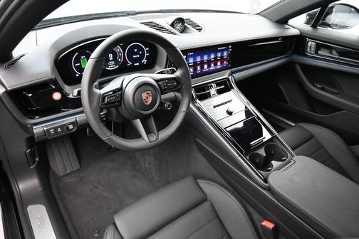 Jet Black Metallic 2026 Porsche Panamera 4