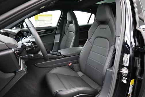 Jet Black Metallic 2026 Porsche Panamera 4
