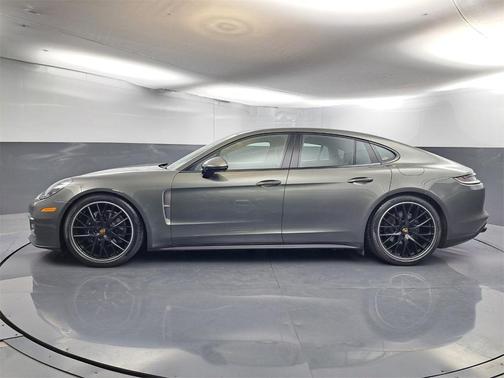 2022 Porsche Panamera 4 Platinum Edition