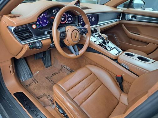 2022 Porsche Panamera 4 Platinum Edition