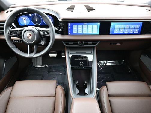 Copper 2025 Porsche Macan 4