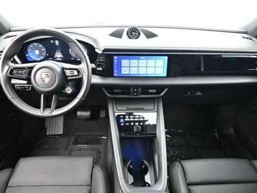 Ice 2025 Porsche Macan Base