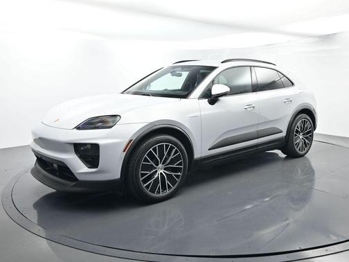 Ice 2025 Porsche Macan Base