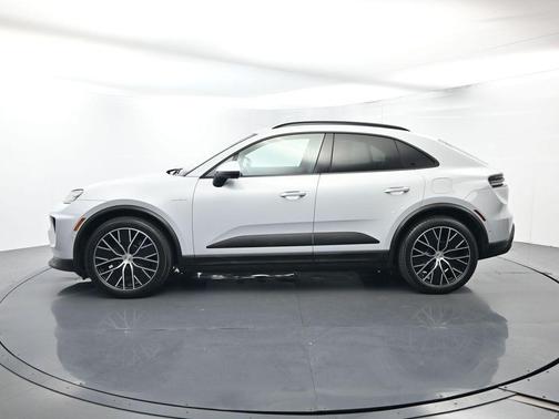 Ice 2025 Porsche Macan Base