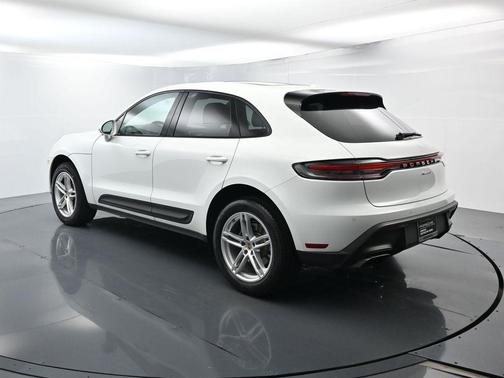 2024 Porsche Macan Base (PDK)