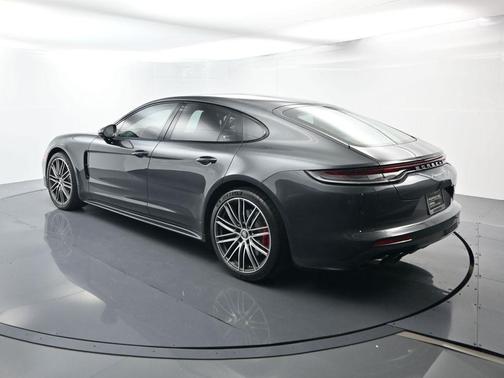 2022 Porsche Panamera 4S