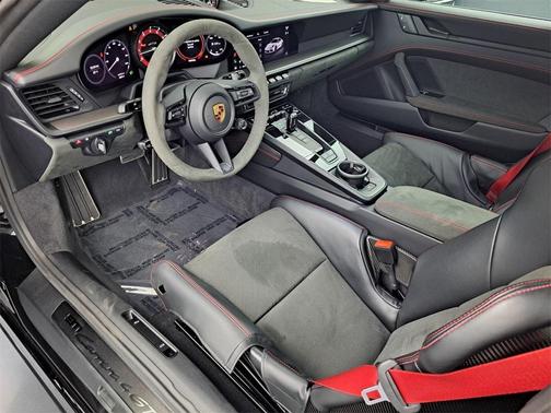 2023 Porsche 911 Carrera 4 GTS