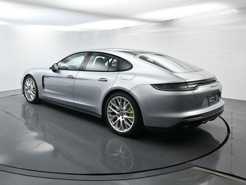 2022 Porsche Panamera E-Hybrid 4