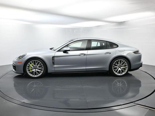 2022 Porsche Panamera E-Hybrid 4