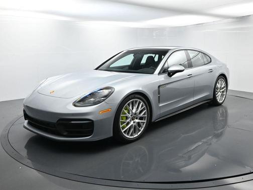 2022 Porsche Panamera E-Hybrid 4