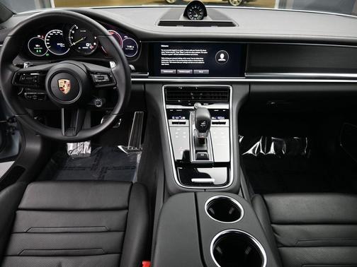 2022 Porsche Panamera E-Hybrid 4
