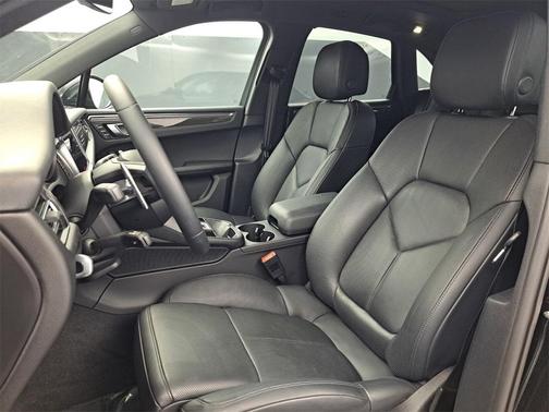 2023 Porsche Macan T