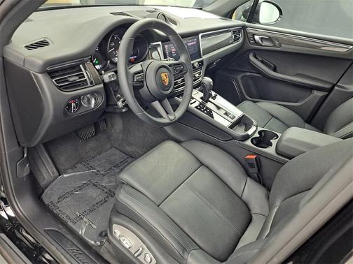 2023 Porsche Macan T