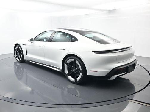 2025 Porsche Taycan 