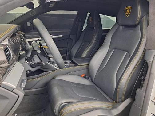 2019 Lamborghini Urus Base