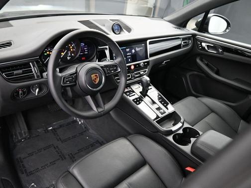 2022 Porsche Macan Base