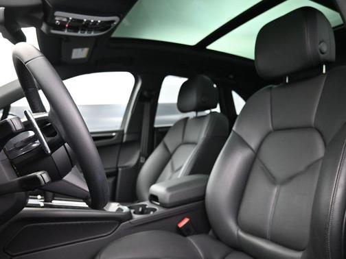 2022 Porsche Macan Base