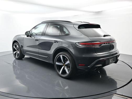 2022 Porsche Macan Base