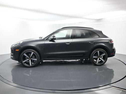 2022 Porsche Macan Base