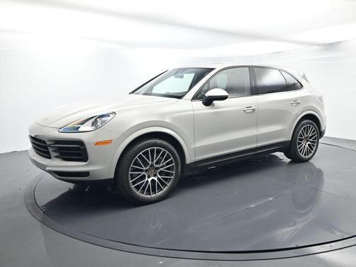 Chalk 2023 Porsche Cayenne Platinum Edition