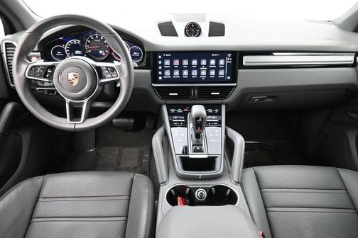 Chalk 2023 Porsche Cayenne Platinum Edition