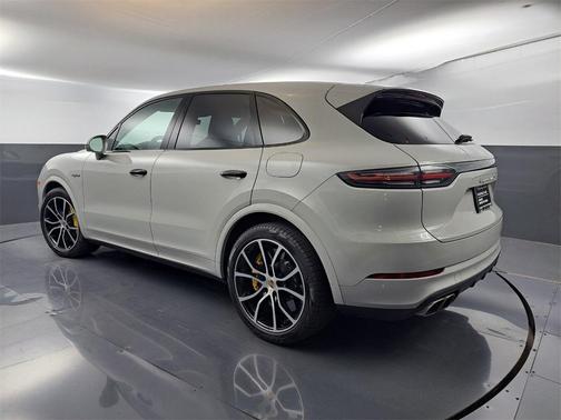 2022 Porsche Cayenne E-Hybrid Turbo S