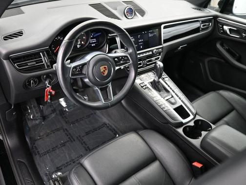 2020 Porsche Macan Base