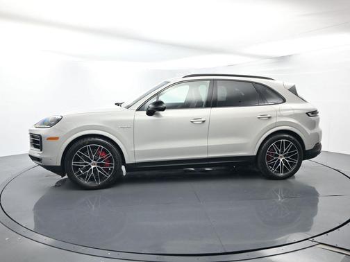 2025 Porsche Cayenne S