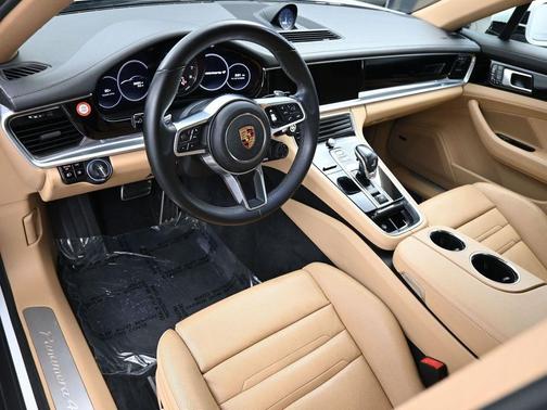 2018 Porsche Panamera 4
