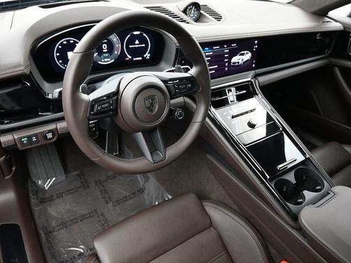 2025 Porsche Panamera Turbo
