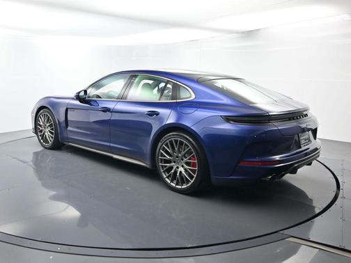 2025 Porsche Panamera Turbo