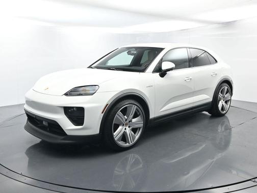 2025 Porsche Macan 4