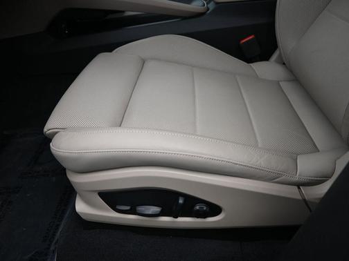 2025 Porsche Macan 4