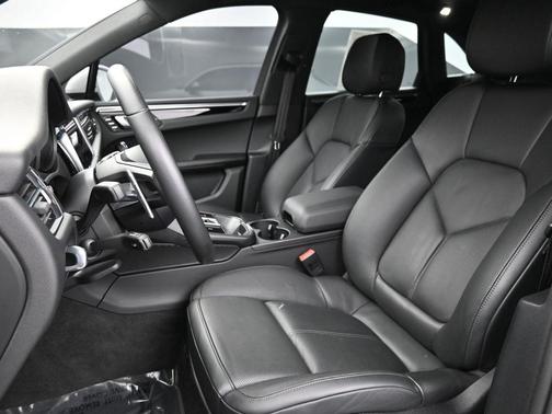 2023 Porsche Macan T