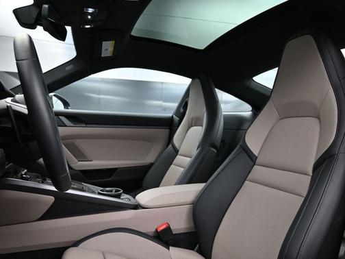 2025 Porsche 911 Carrera