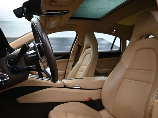 2020 Porsche Panamera 