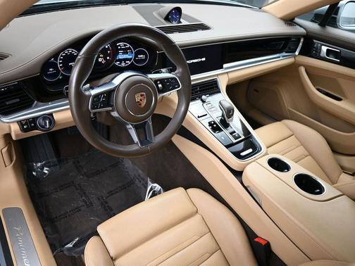 2020 Porsche Panamera 