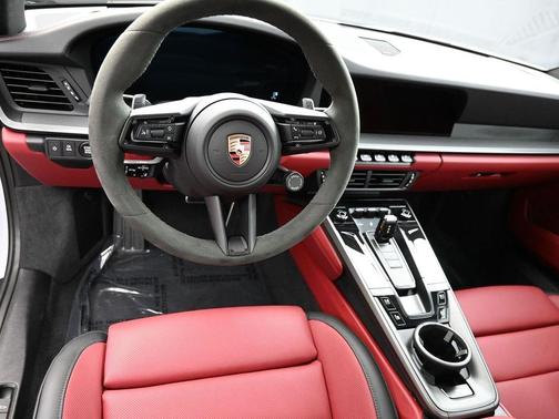 2025 Porsche 911 Carrera