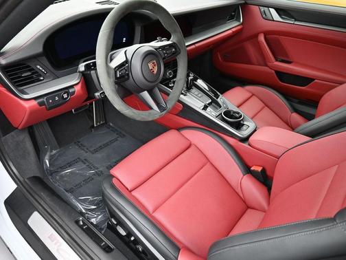 2025 Porsche 911 Carrera