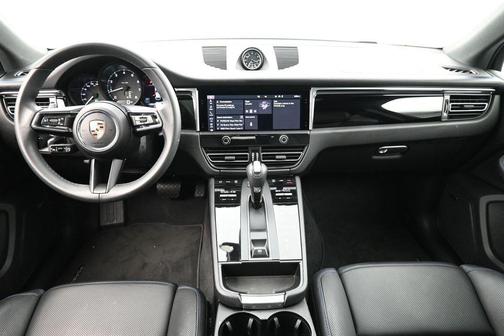 Gentian Blue Metallic 2025 Porsche Macan