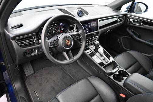 Gentian Blue Metallic 2025 Porsche Macan