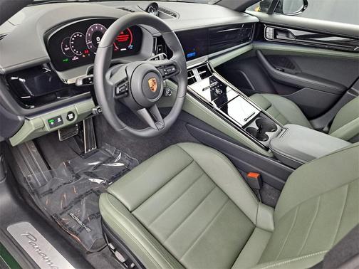 2024 Porsche Panamera 4