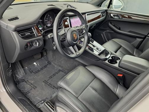 2022 Porsche Macan Base