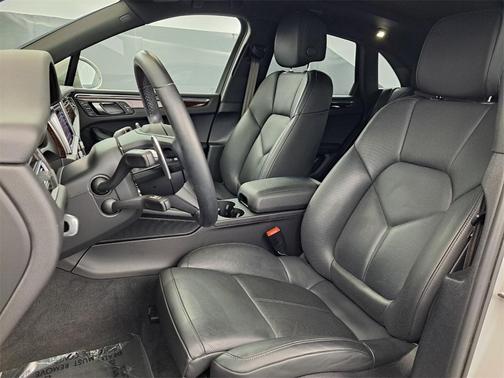 2022 Porsche Macan Base