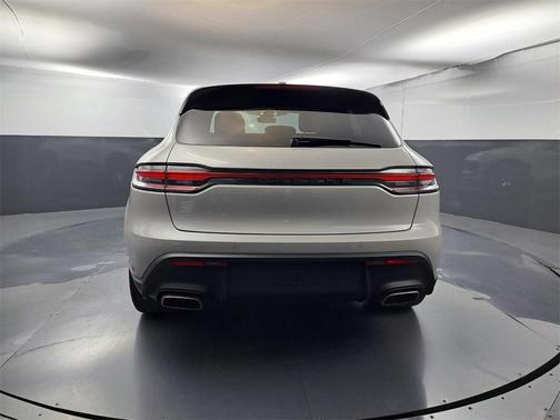 2022 Porsche Macan Base