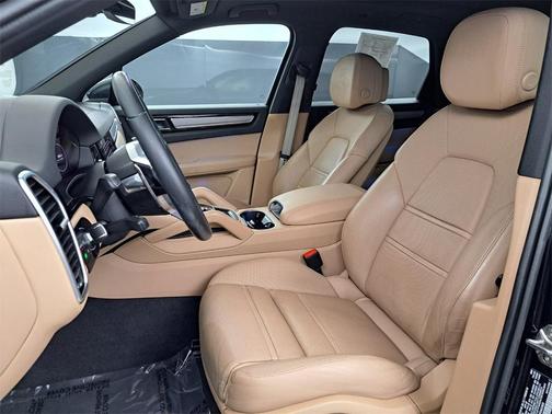 2023 Porsche Cayenne Platinum Edition