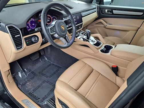 2023 Porsche Cayenne Platinum Edition