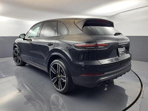 2023 Porsche Cayenne Platinum Edition